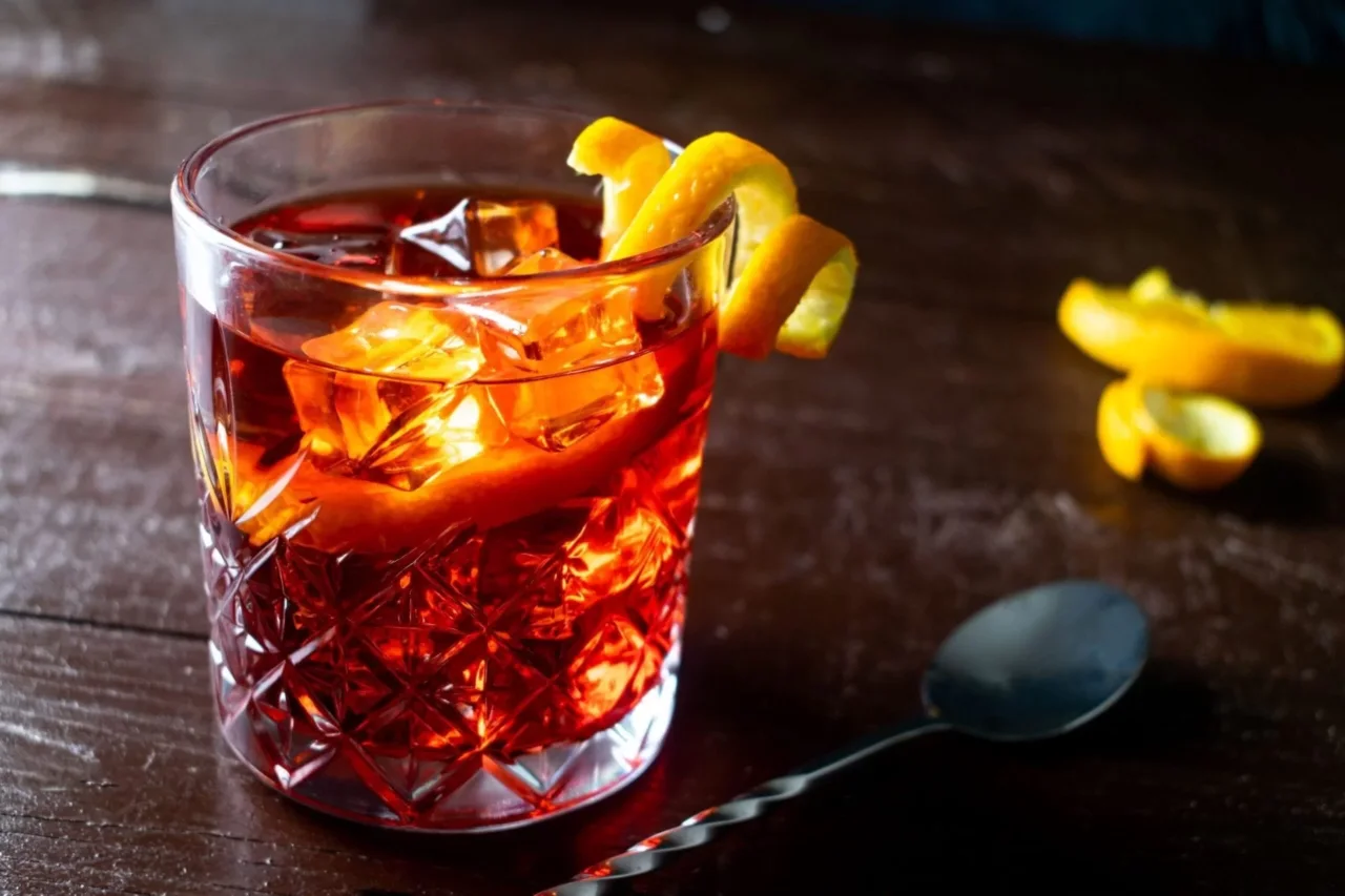 Ecco l'aperitivo che sta facendo Impazzire tutti: pronto in 5 minuti con 3 ingredienti Ecco l'aperitivo che sta facendo Impazzire tutti: pronto in 5 minuti con 3 ingredienti