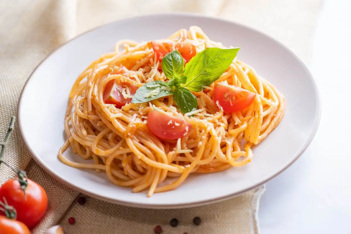 Come preparare una salsa fredda per pasta perfetta nelle giornate calde Come preparare una salsa fredda per pasta perfetta nelle giornate calde