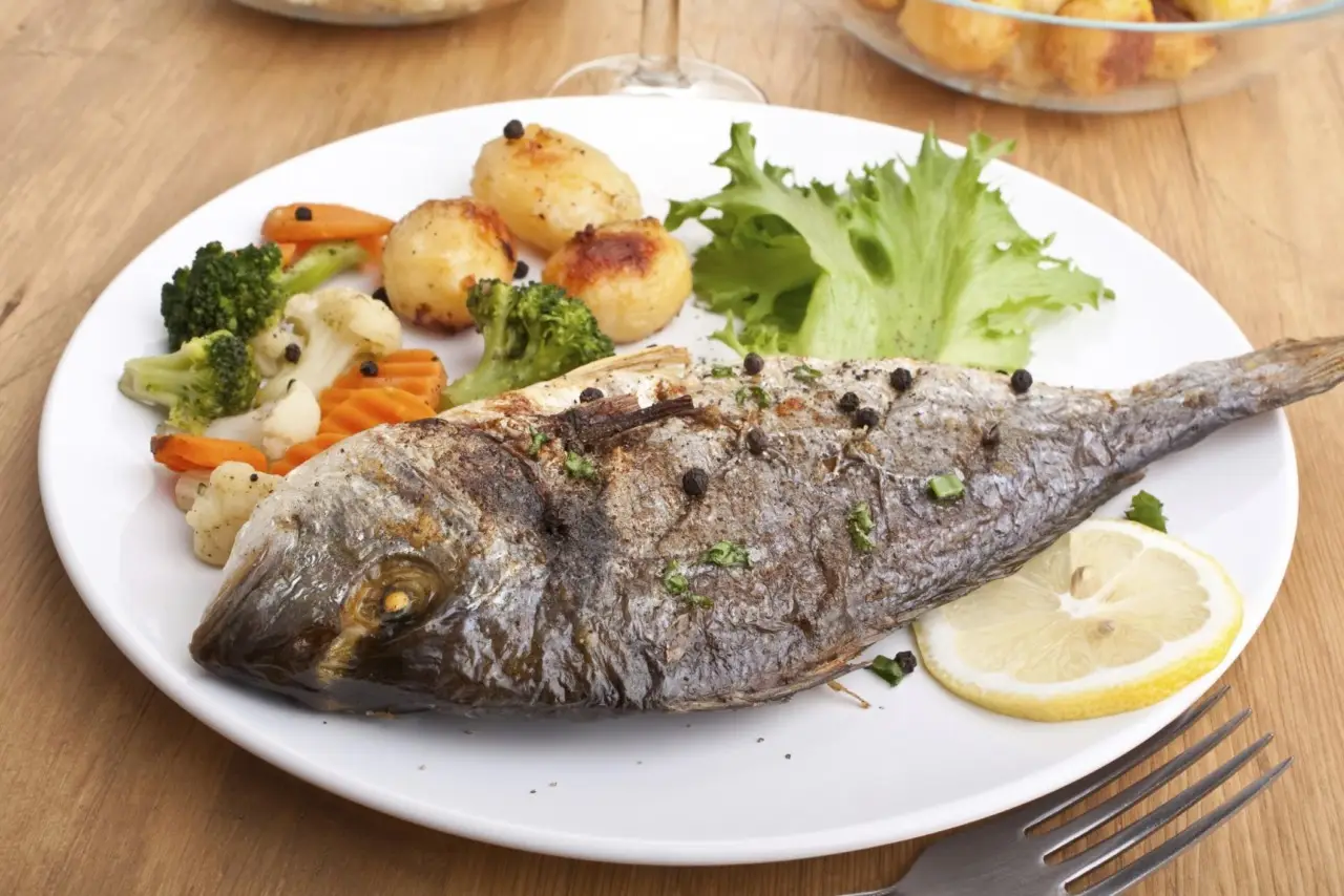 Ecco il trucco per grigliare il pesce senza che si attacchi: risultati da chef anche a casa Ecco il trucco per grigliare il pesce senza che si attacchi: risultati da chef anche a casa
